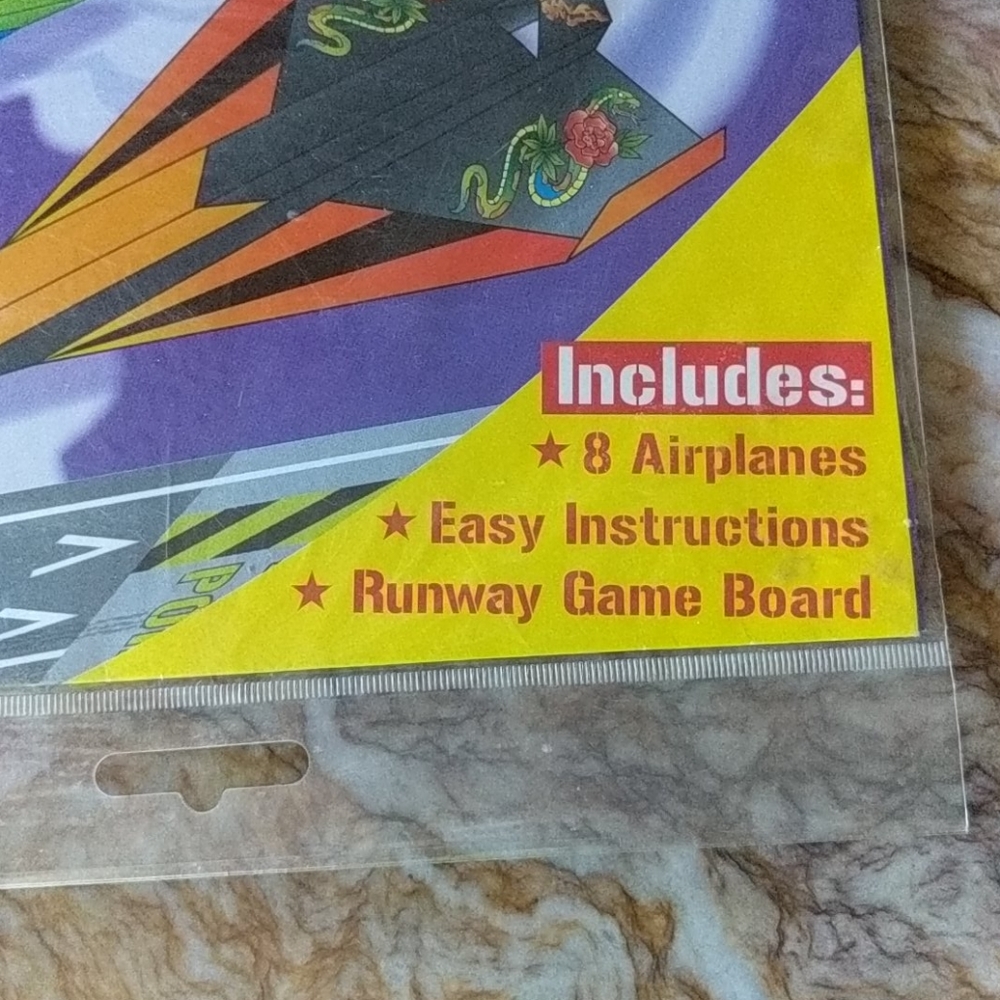 Paper Airplane Flying Game - Picture 2 of 3